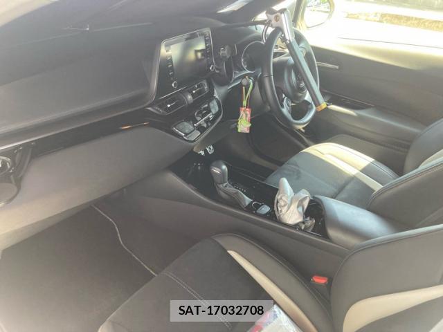 Toyota C-HR 2021-08 8054920-10