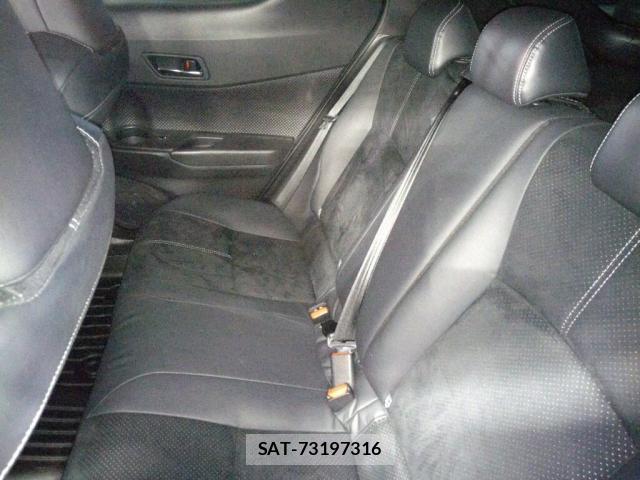 Toyota C-HR 2022-03 8055053-3