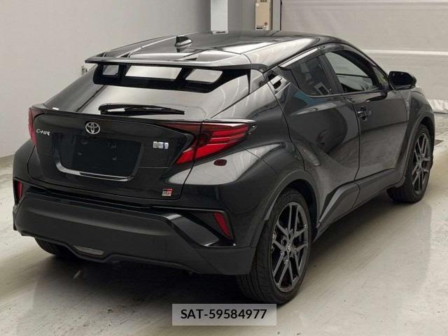 Toyota C-HR 2023-06 8055056-10