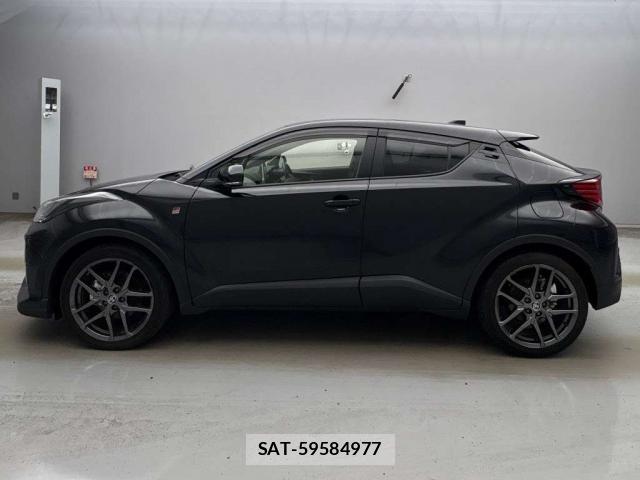 Toyota C-HR 2023-06 8055056-11