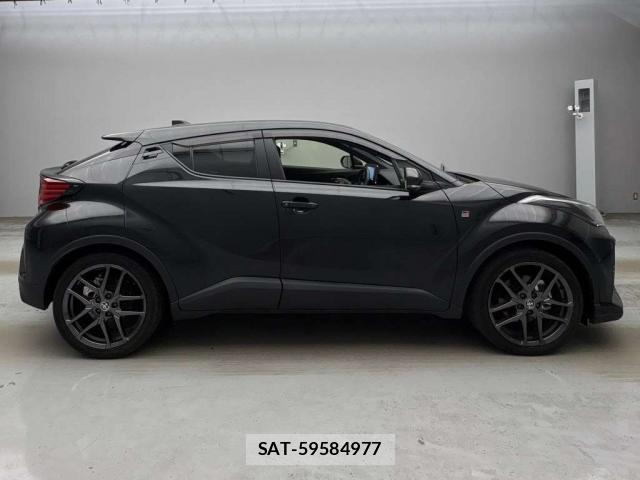 Toyota C-HR 2023-06 8055056-3