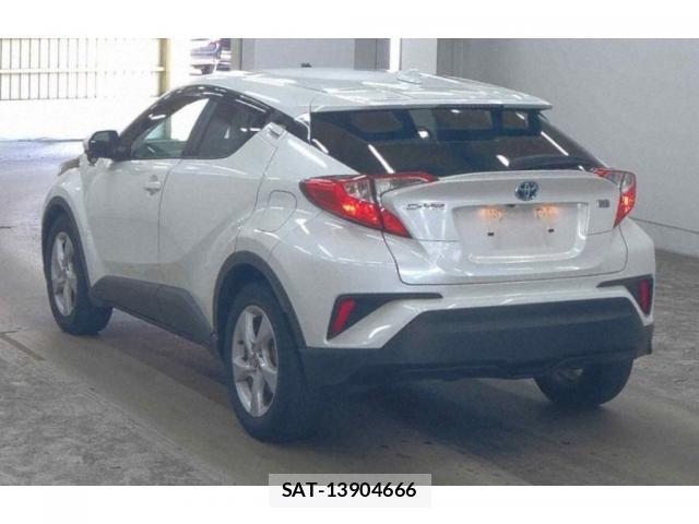 Toyota C-HR 2017-06 8055567-1