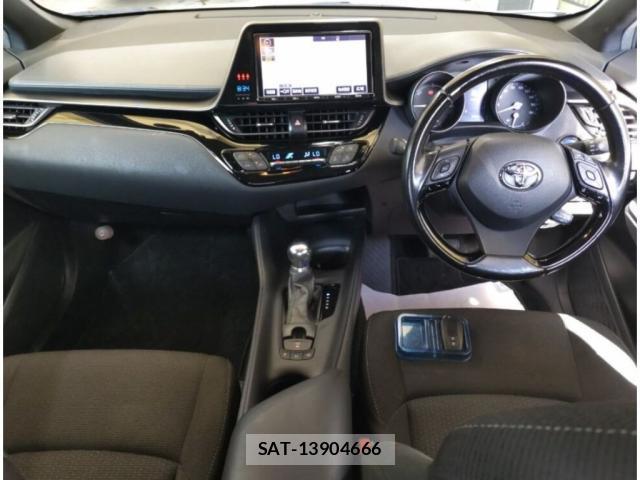 Toyota C-HR 2017-06 8055567-2