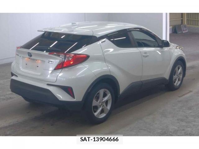 Toyota C-HR 2017-06 8055567-4
