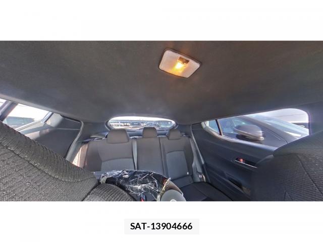 Toyota C-HR 2017-06 8055567-7