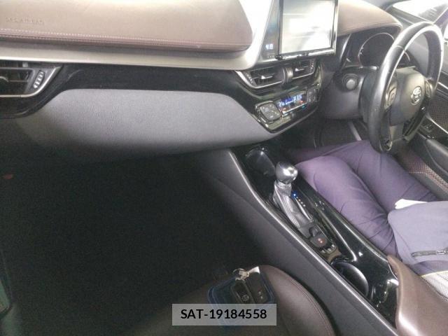 Toyota C-HR 2017-07 8055594-2