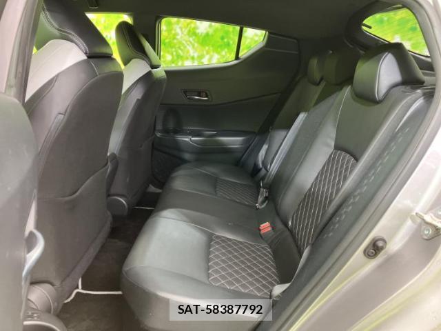 Toyota C-HR 2019-03 8056136-6