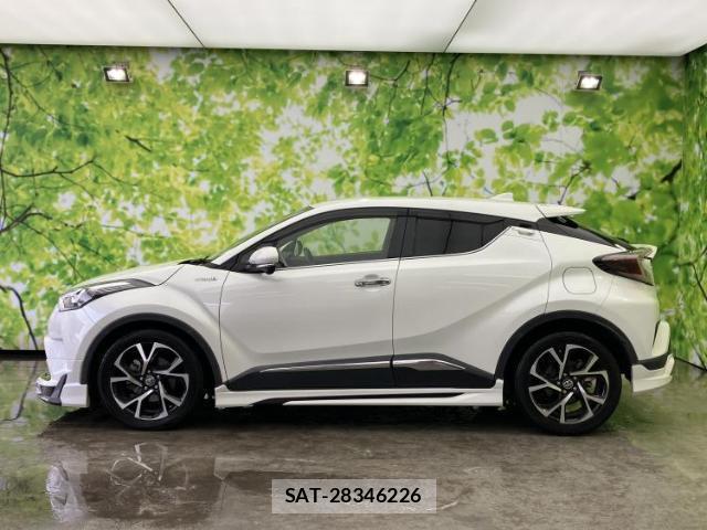 Toyota C-HR 2018-06 8056154-1