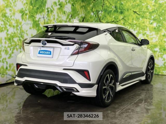 Toyota C-HR 2018-06 8056154-2