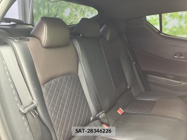Toyota C-HR 2018-06 8056154-4