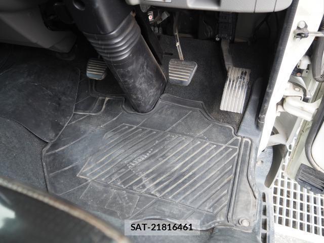 MITSUBISHI FUSO CANTER 2017-05 8054083-11
