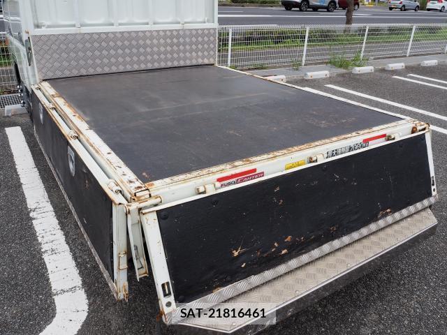 MITSUBISHI FUSO CANTER 2017-05 8054083-16