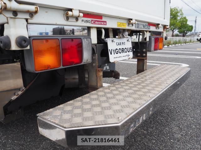 MITSUBISHI FUSO CANTER 2017-05 8054083-17