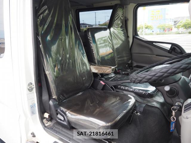 MITSUBISHI FUSO CANTER 2017-05 8054083-9