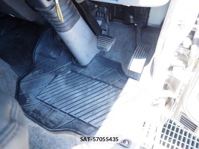 MITSUBISHI FUSO CANTER 2012-09 8054084-11