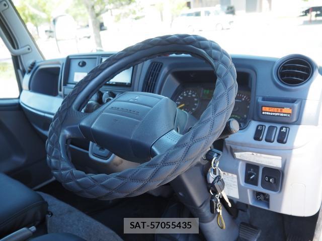 MITSUBISHI FUSO CANTER 2012-09 8054084-5