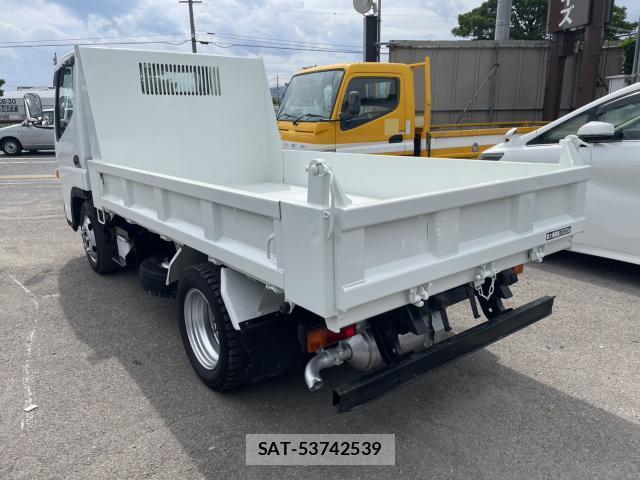 MITSUBISHI FUSO CANTER 2021-03 8054332-1