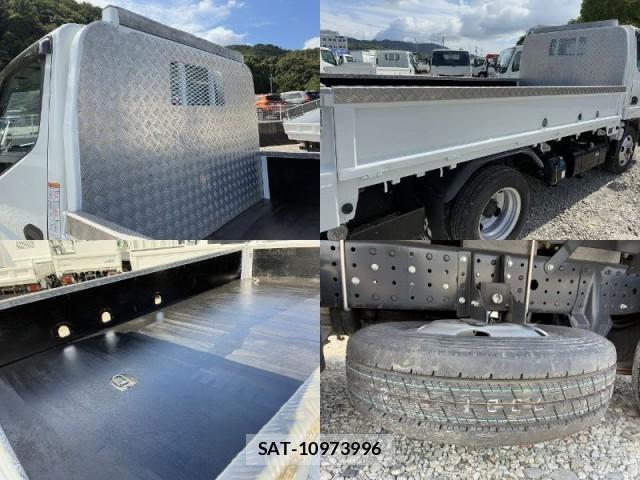 MITSUBISHI FUSO CANTER 2024-04 8055615-6