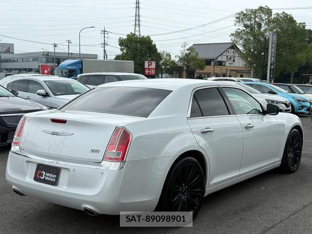 Chrysler 300 2015-05 8054883-11