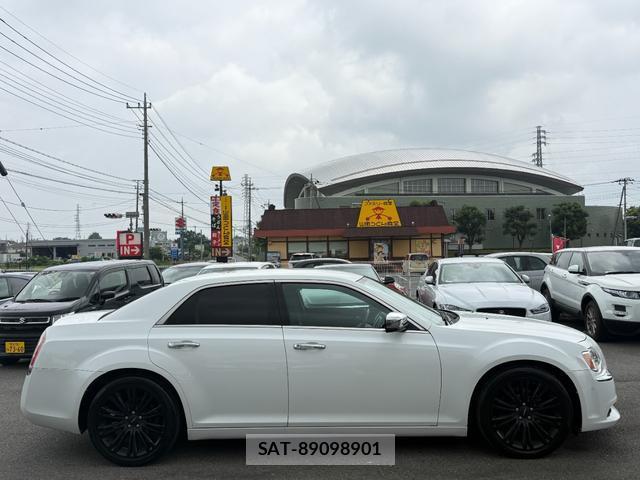 Chrysler 300 2015-05 8054883-12