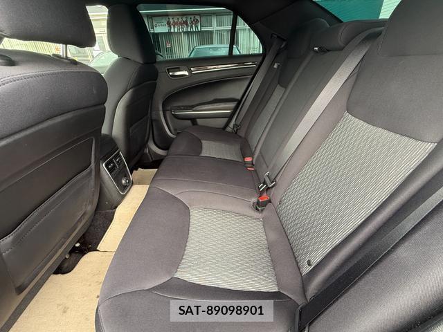 Chrysler 300 2015-05 8054883-16