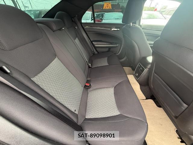 Chrysler 300 2015-05 8054883-5