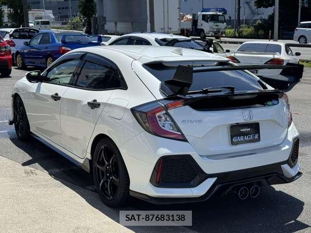 Honda CIVIC 2018-09 8053967-11