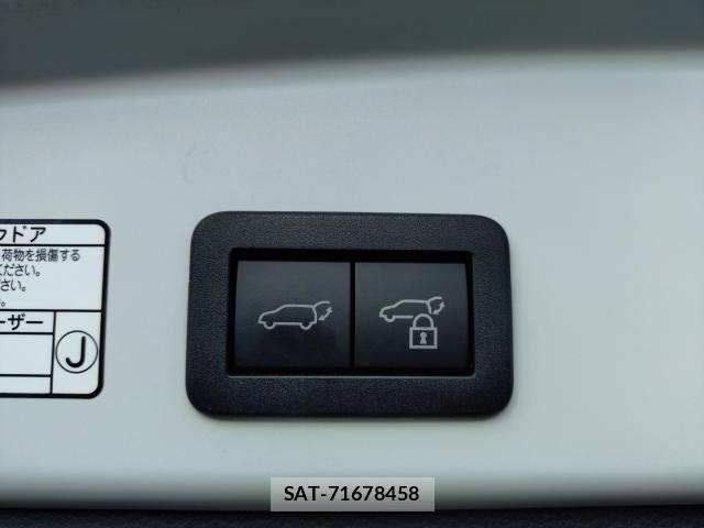 Toyota COROLLA CROSS 2022-04 8053468-16