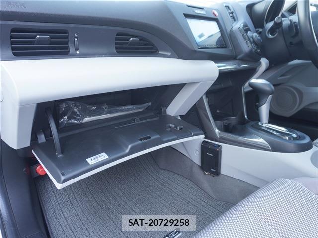 Honda CR-Z 2010-06 8054240-13