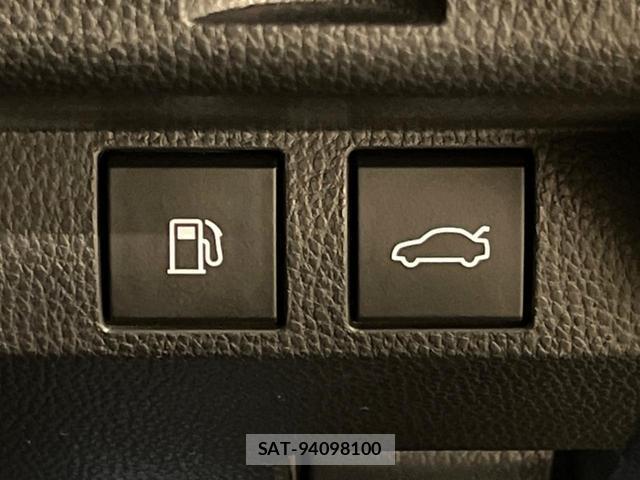 Toyota Crown Crossover 2023-07 8053782-5