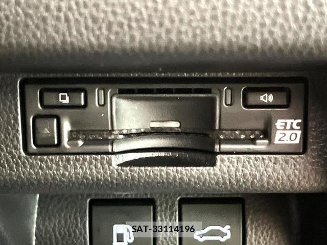 Toyota Crown Crossover 2023-10 8053810-9