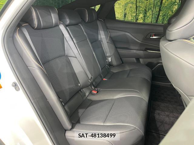 Toyota Crown Crossover 2024-03 8055758-8