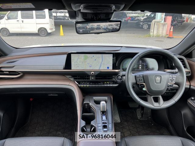 Toyota Crown Crossover 2023-07 8055854-2