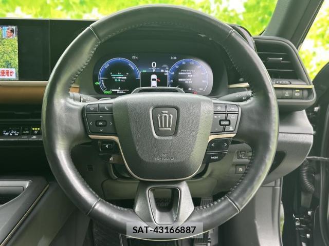Toyota Crown Crossover 2023-09 8056133-15