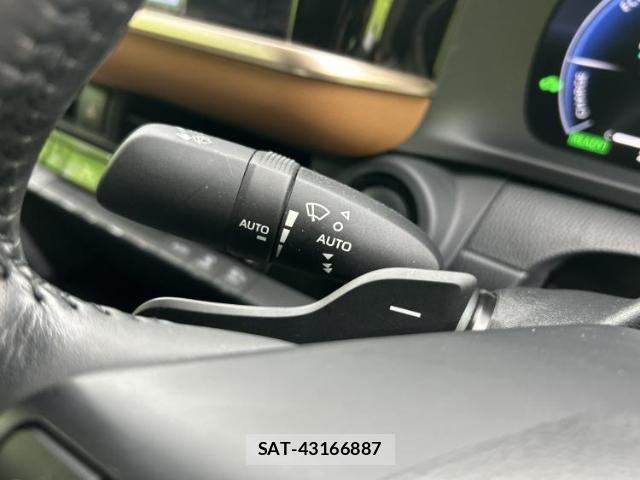 Toyota Crown Crossover 2023-09 8056133-17