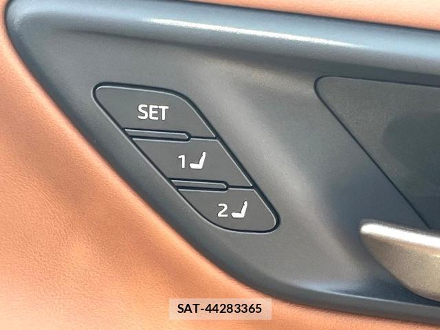 Toyota CROWN ESTATE 2026-02 8053842-5