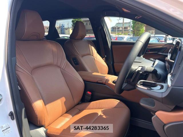 Toyota CROWN ESTATE 2026-02 8053842-6