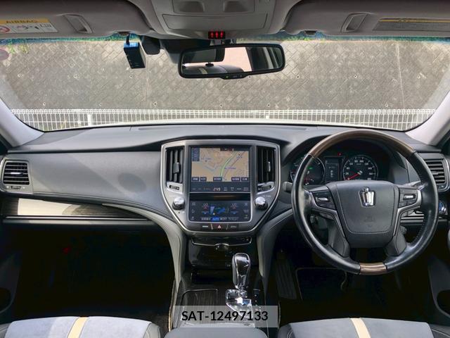 Toyota CROWN HYBRID 2016-11 8054845-1