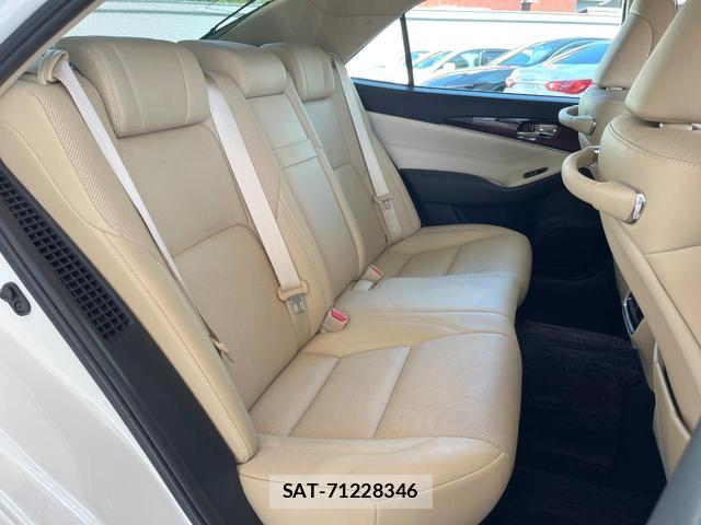 Toyota CROWN HYBRID 2017-01 8055450-8