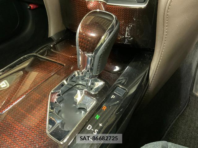 Toyota CROWN HYBRID 2017-06 8055530-15
