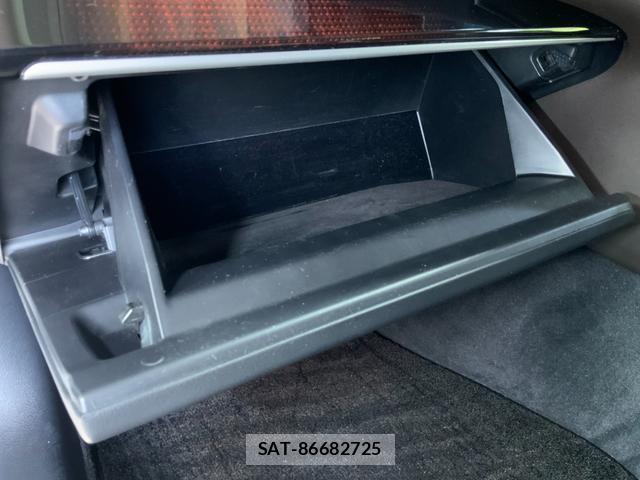 Toyota CROWN HYBRID 2017-06 8055530-17