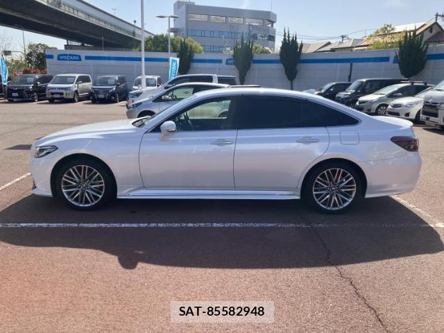 Toyota CROWN HYBRID 2021-07 8056130-1