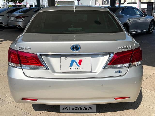 Toyota CROWN MAJESTA 2016-10 8055443-15