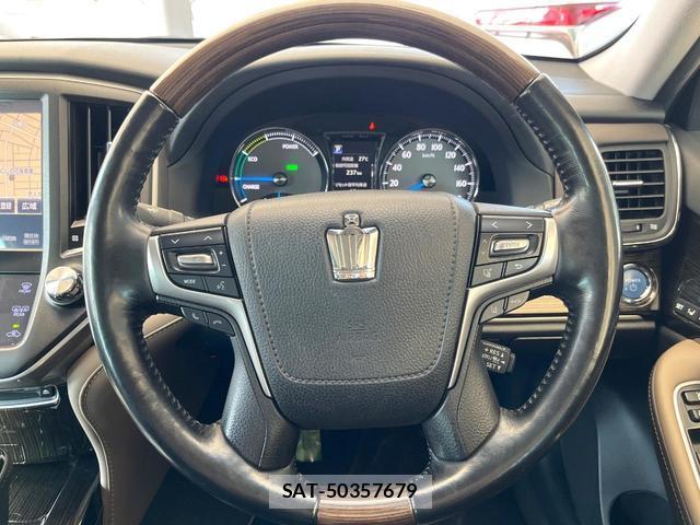 Toyota CROWN MAJESTA 2016-10 8055443-7
