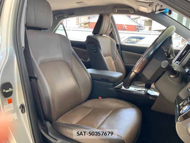 Toyota CROWN MAJESTA 2016-10 8055443-8