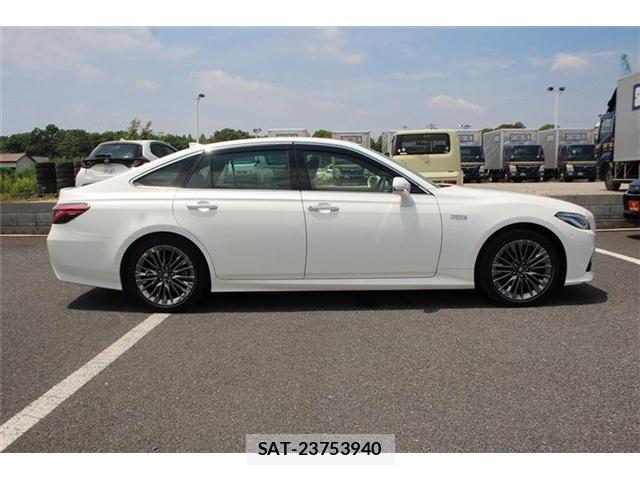 Toyota CROWN 2018-06 8054932-10