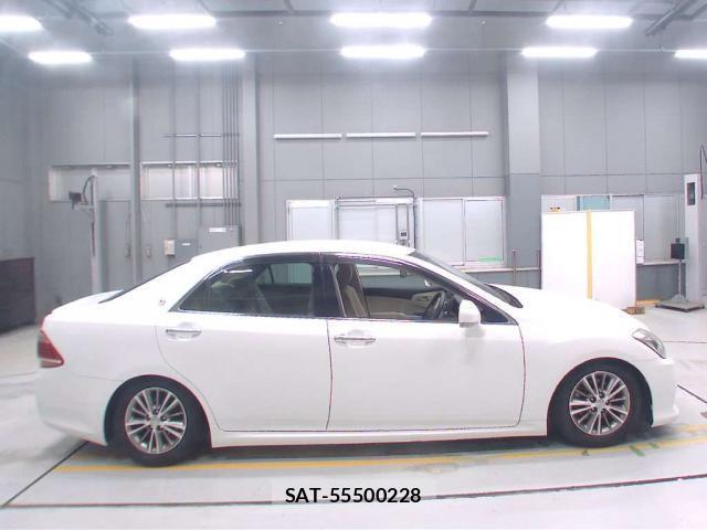 Toyota CROWN 2010-11 8055117-9