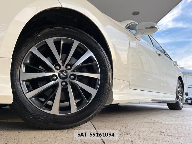 Toyota CROWN 2018-06 8055453-11