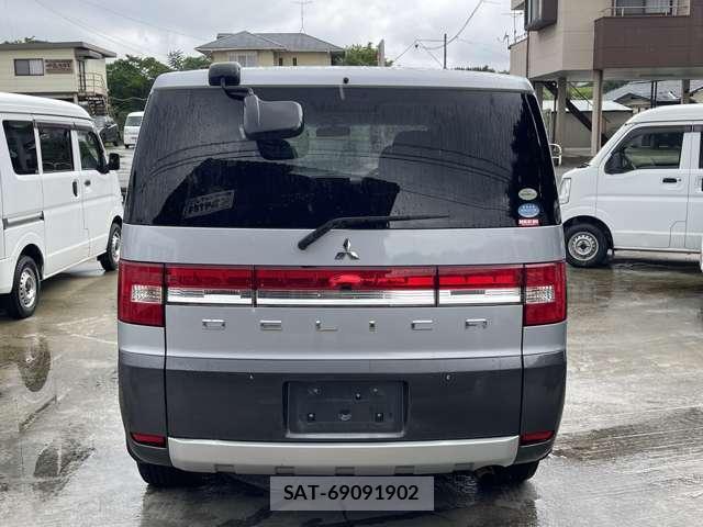 Mitsubishi DELICA 2011-08 8054330-1