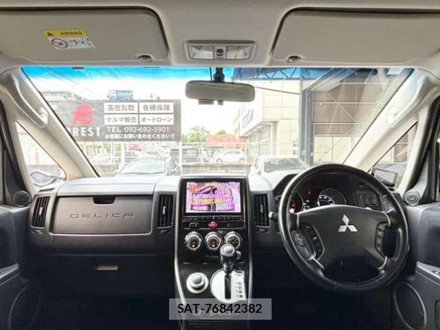 Mitsubishi DELICA 2018-01 8055198-2